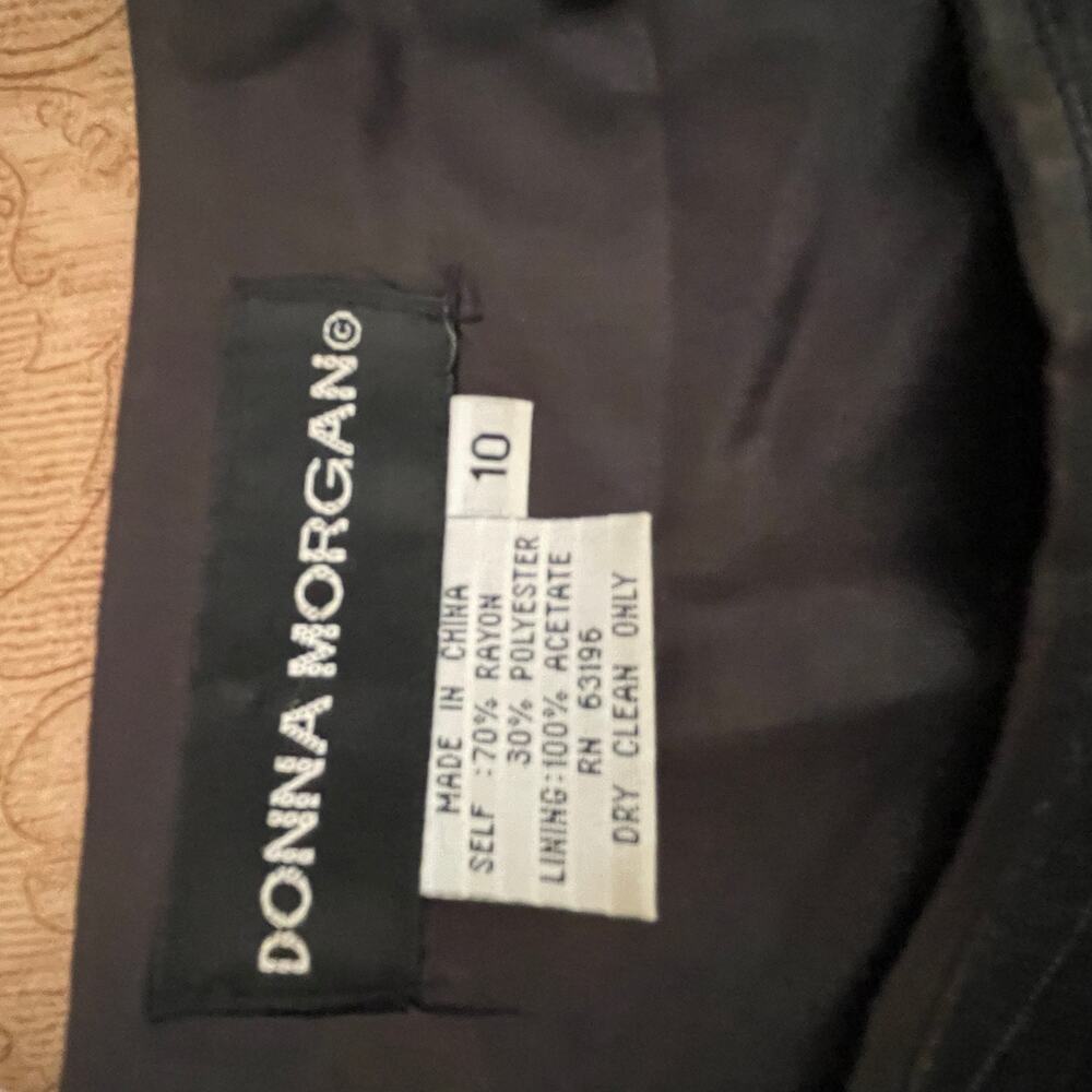 Donna Morgan Pinstriped Rose Embroidered Dress Size 10 Scoop Neck - Picture 6 of 7
